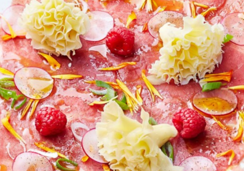 Carpaccio de bœuf, framboises & Saumur Champigny